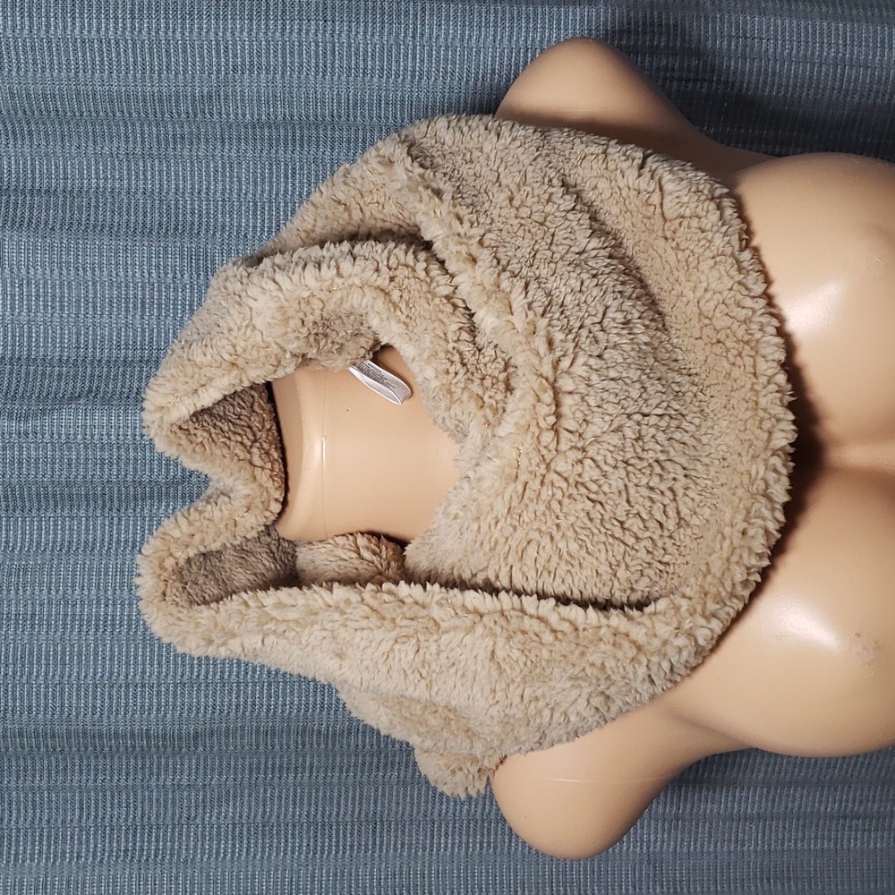 Jenni Tan Infinity Plush Scarf NWOT